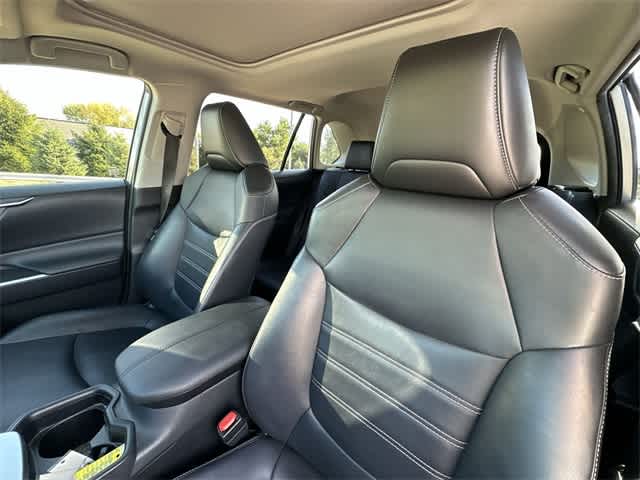 Thumbnail: 2019 Toyota RAV4 - 15