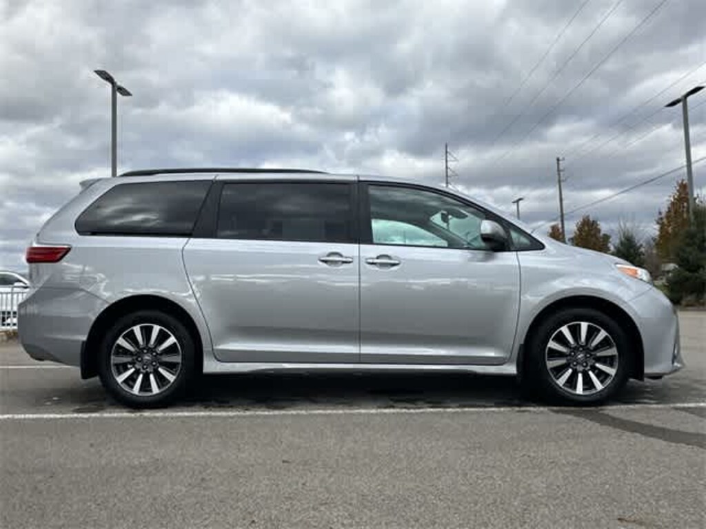 Used 2018 Toyota Sienna XLE Premium 7 Passenger Van Passenger Van