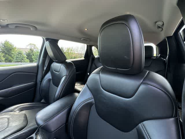 Thumbnail: 2019 Jeep Cherokee - 16