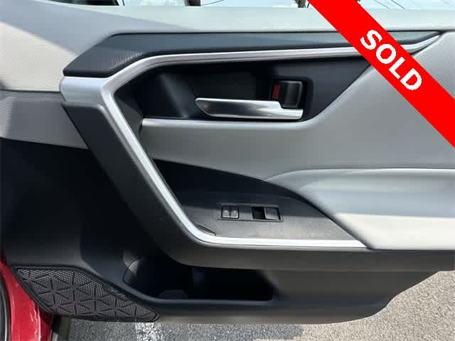 2022 Toyota RAV4 XLE 22
