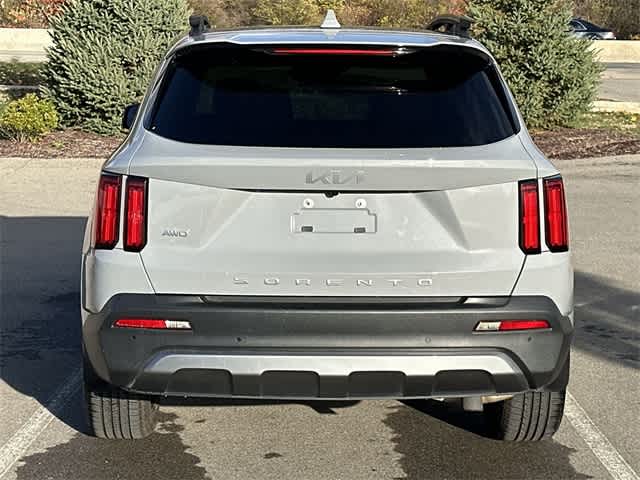 Thumbnail: 2022 Kia Sorento - 4