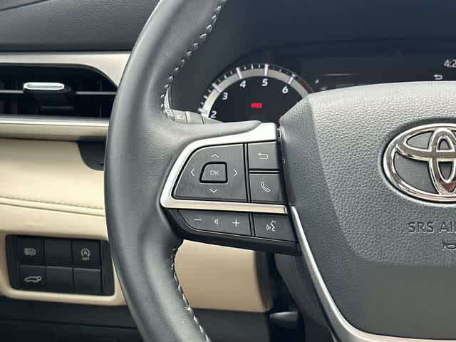 Thumbnail: 2023 Toyota Highlander - 9