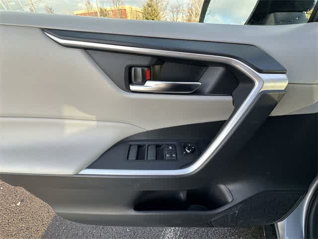 Thumbnail: 2021 Toyota RAV4 - 18