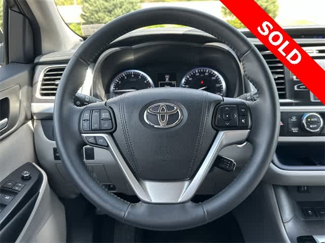 Thumbnail: 2016 Toyota Highlander - 7