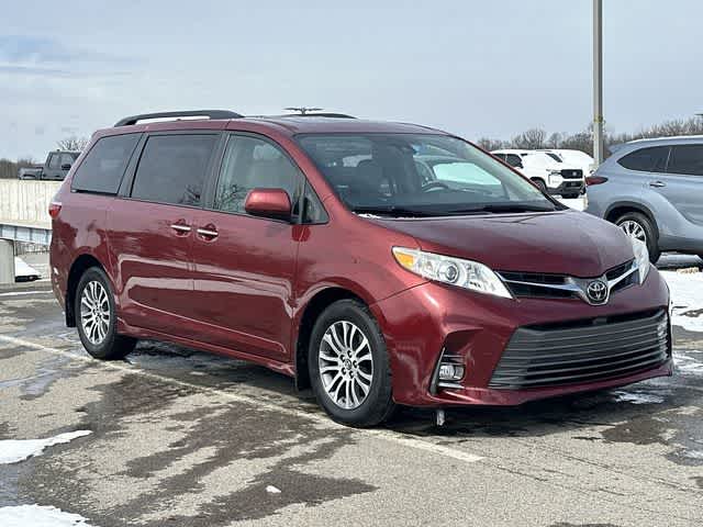 Thumbnail: 2018 Toyota Sienna - 22