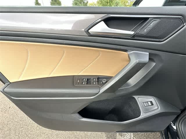 Thumbnail: 2022 Volkswagen Tiguan - 18