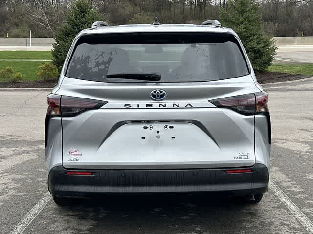 Thumbnail: 2023 Toyota Sienna - 4