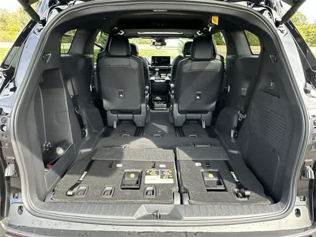 Thumbnail: 2025 Toyota Sienna - 25
