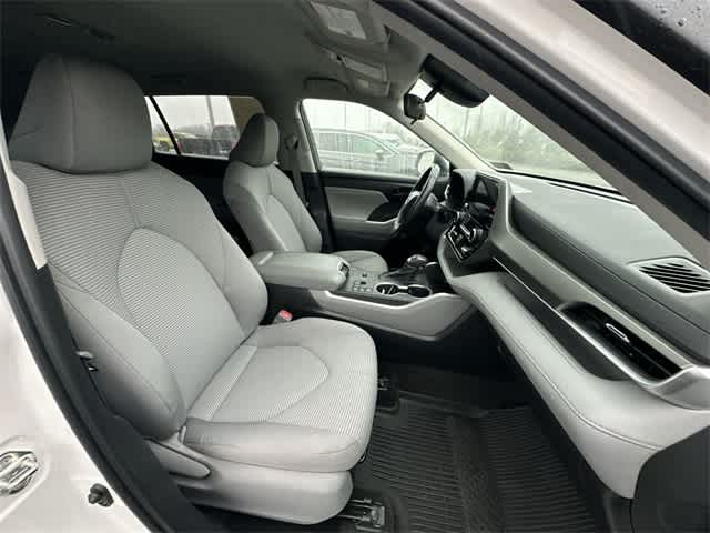 Thumbnail: 2023 Toyota Highlander - 20