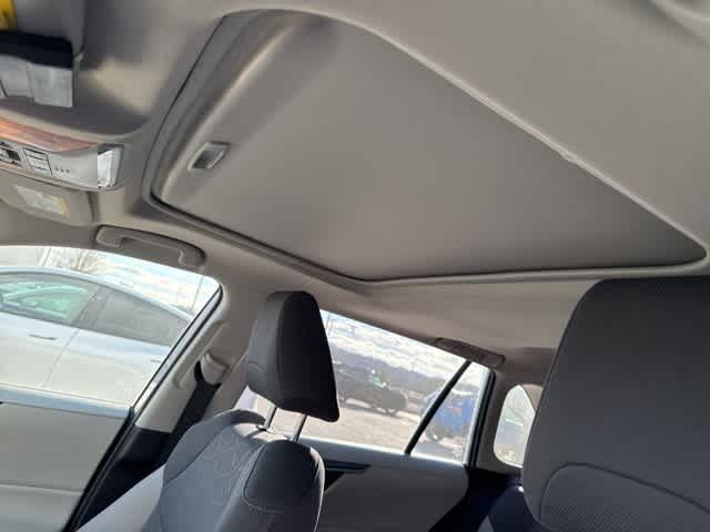 Thumbnail: 2021 Toyota RAV4 - 8