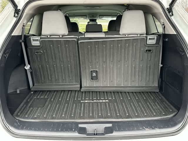 Thumbnail: 2023 Toyota Highlander - 23