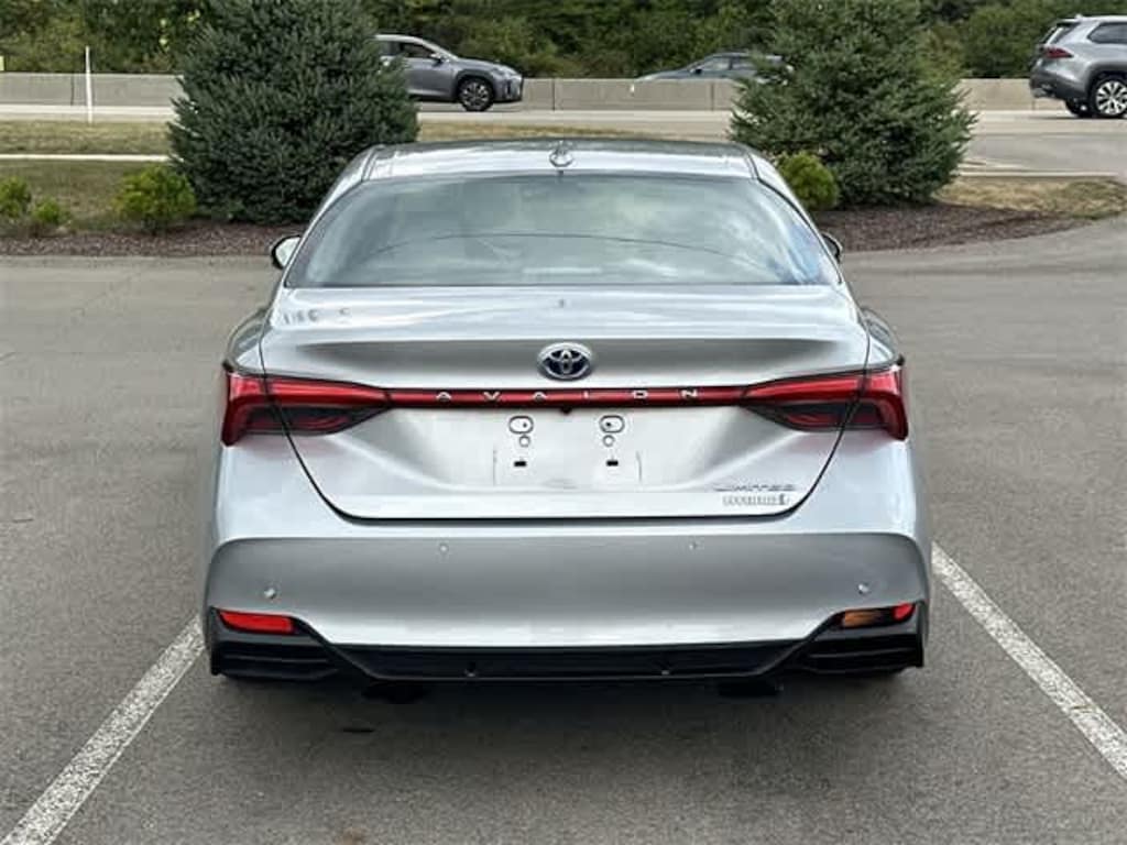 Used 2021 Toyota Avalon Hybrid Limited Sedan