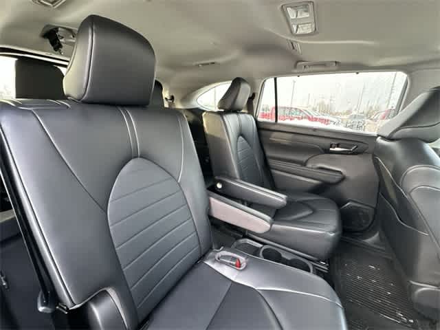 Thumbnail: 2023 Toyota Highlander - 22