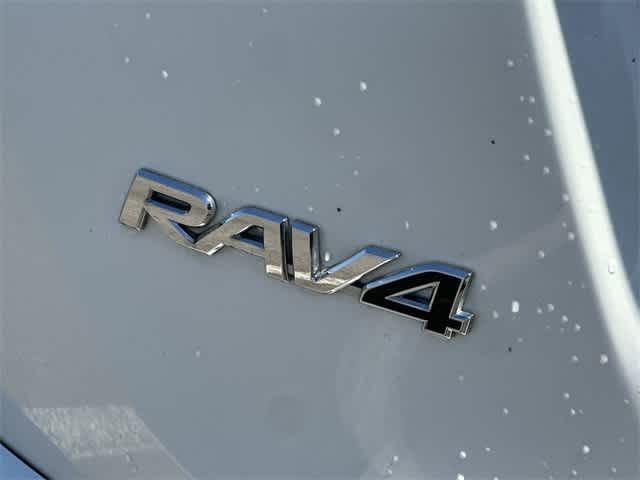 Thumbnail: 2017 Toyota RAV4 - 20