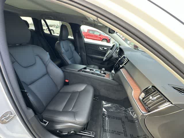 Thumbnail: 2025 Volvo S60 - 22