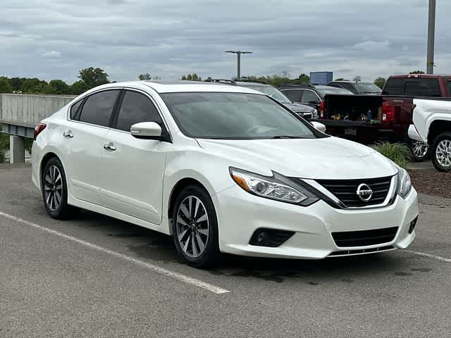 Thumbnail: 2016 Nissan Altima - 32