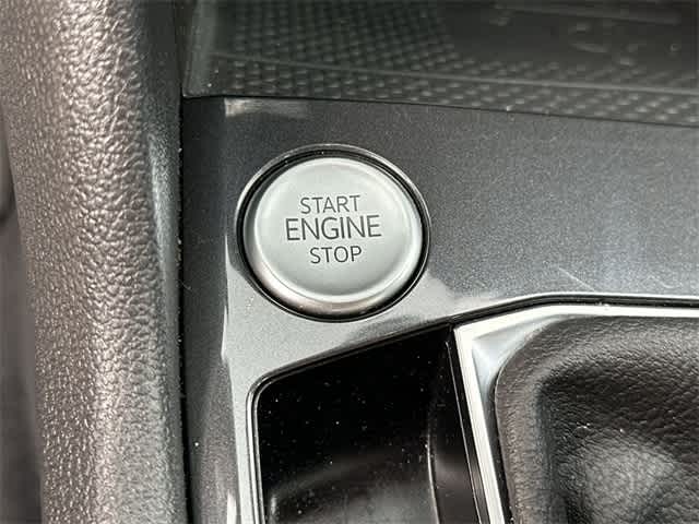 Thumbnail: 2022 Volkswagen Tiguan - 11