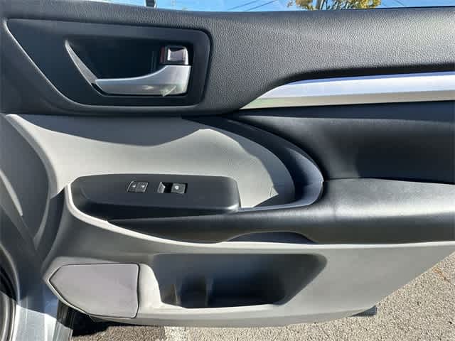 Thumbnail: 2018 Toyota Highlander - 25