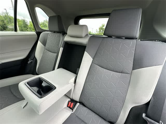 2022 Toyota RAV4 XLE 16