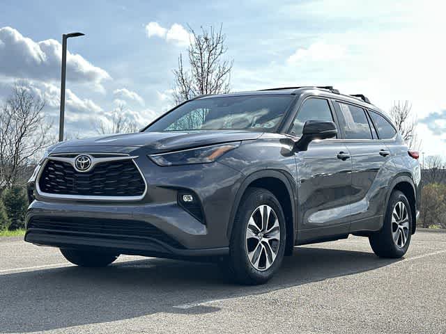 Thumbnail: 2023 Toyota Highlander - 32