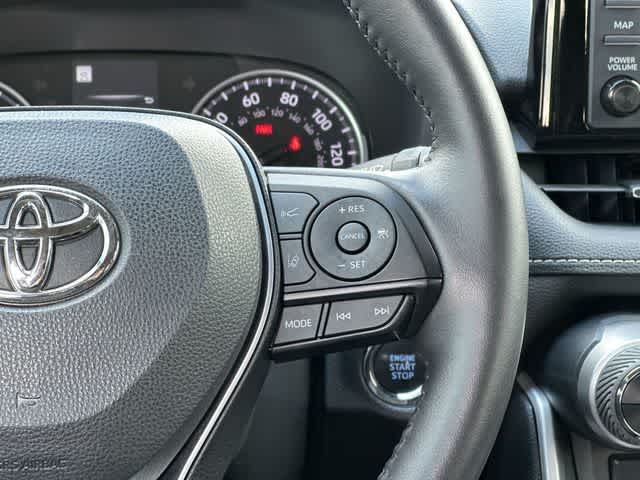 Thumbnail: 2022 Toyota RAV4 - 10