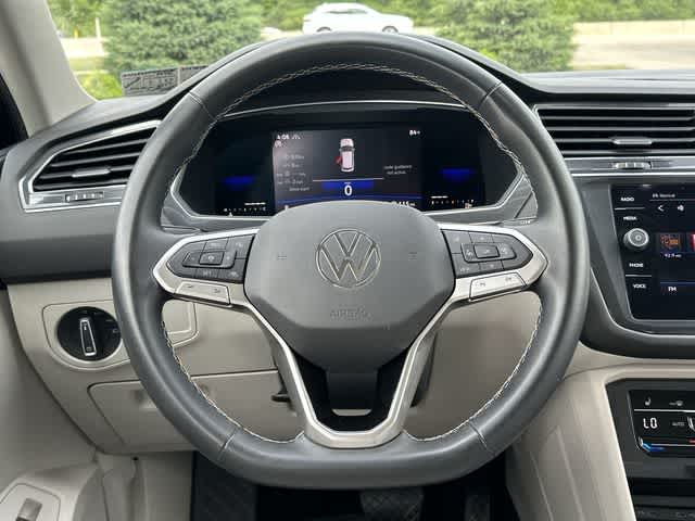 Thumbnail: 2022 Volkswagen Tiguan - 8