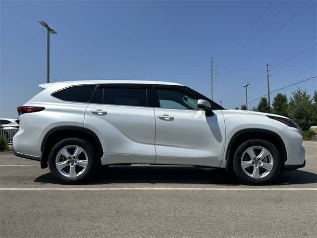 Thumbnail: 2022 Toyota Highlander - 3