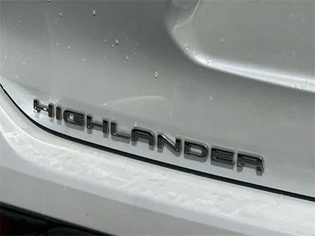 Thumbnail: 2022 Toyota Highlander - 17
