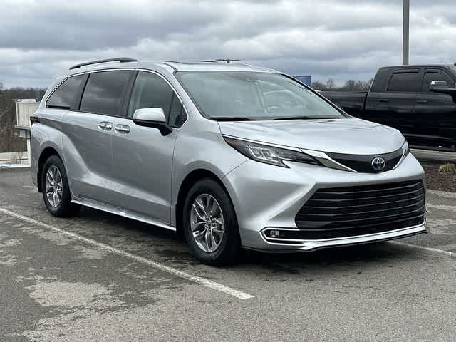 Thumbnail: 2023 Toyota Sienna - 21