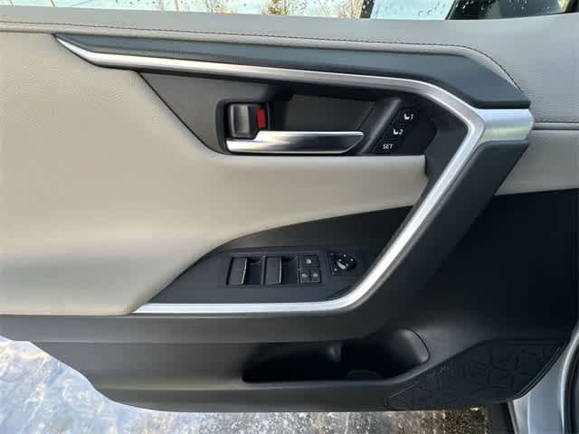 Thumbnail: 2019 Toyota RAV4 - 18