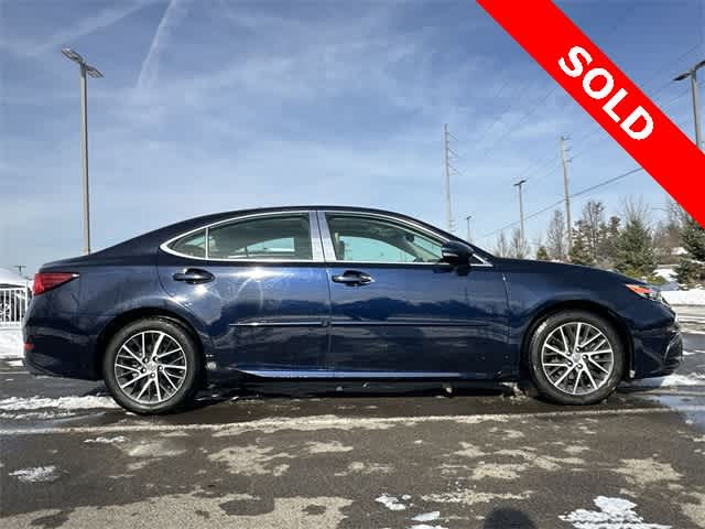 Thumbnail: 2017 Lexus ES - 3