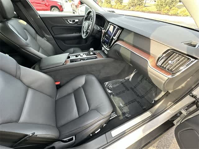 Thumbnail: 2025 Volvo S60 - 23