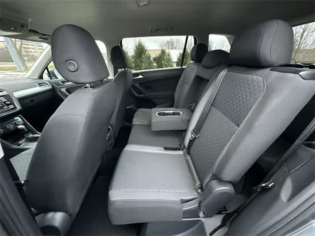 Thumbnail: 2020 Volkswagen Tiguan - 17