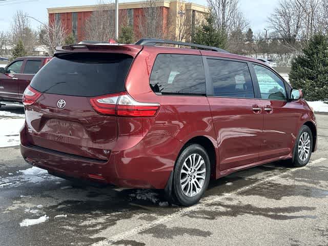 Thumbnail: 2018 Toyota Sienna - 24