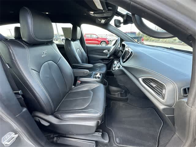 Thumbnail: 2022 Chrysler Pacifica - 18