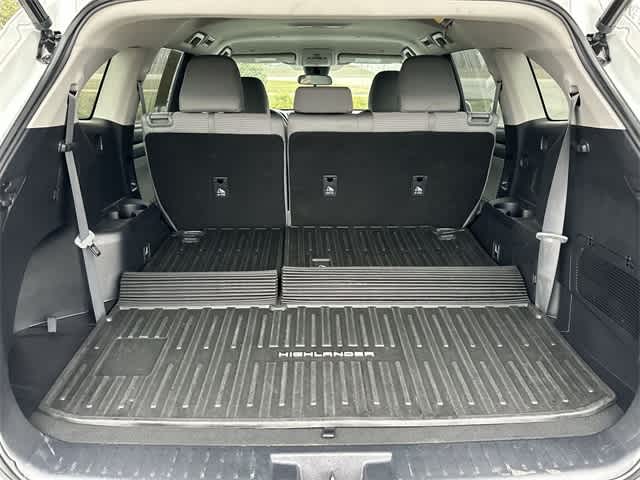 Thumbnail: 2023 Toyota Highlander - 25