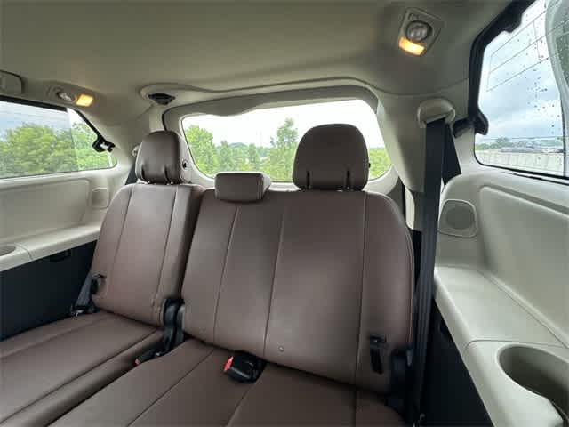 2019 Toyota Sienna SE Premium 24