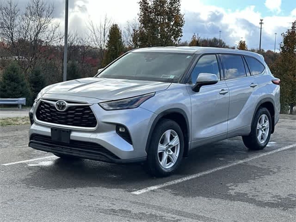 Used 2022 Toyota Highlander LE SUV