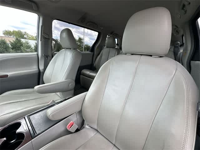 Thumbnail: 2013 Toyota Sienna - 14