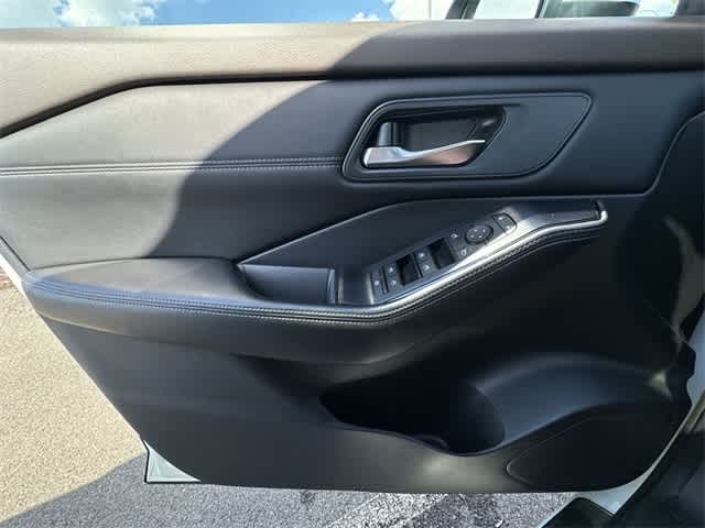 Thumbnail: 2022 Nissan Rogue - 16