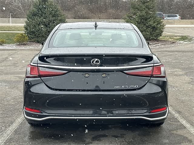 Thumbnail: 2021 Lexus ES - 3