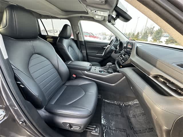 Thumbnail: 2023 Toyota Highlander - 20