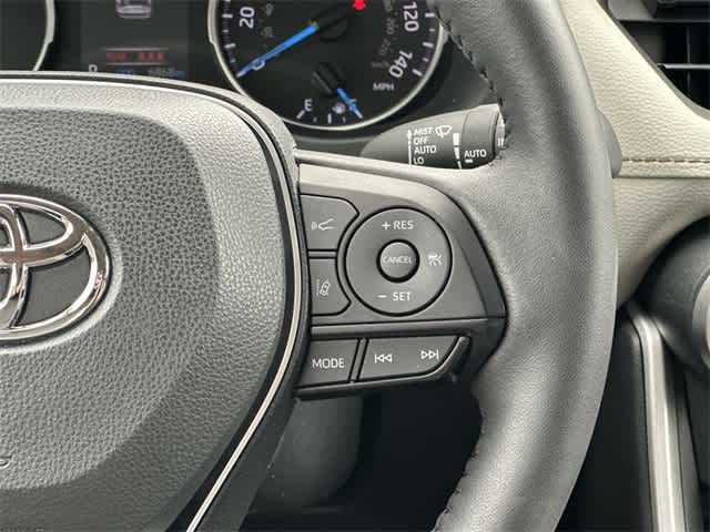 2022 Toyota RAV4 XLE 10