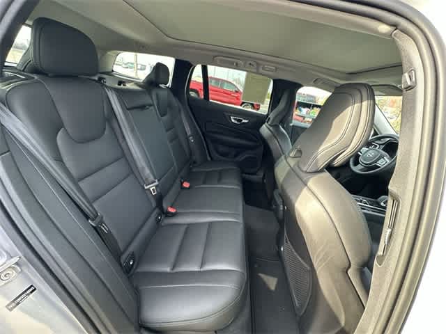 Thumbnail: 2025 Volvo S60 - 26