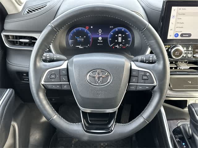 Thumbnail: 2023 Toyota Highlander - 8