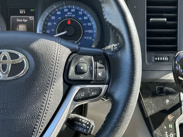 Thumbnail: 2020 Toyota Sienna - 9