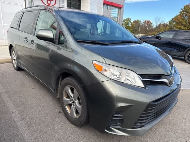Thumbnail: 2018 Toyota Sienna - 2
