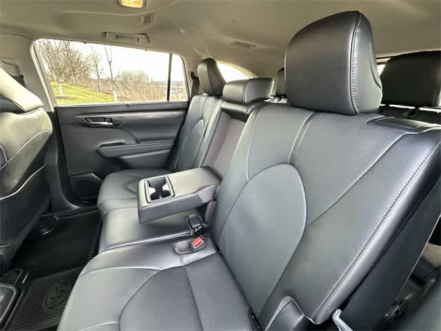 Thumbnail: 2023 Toyota Highlander - 16