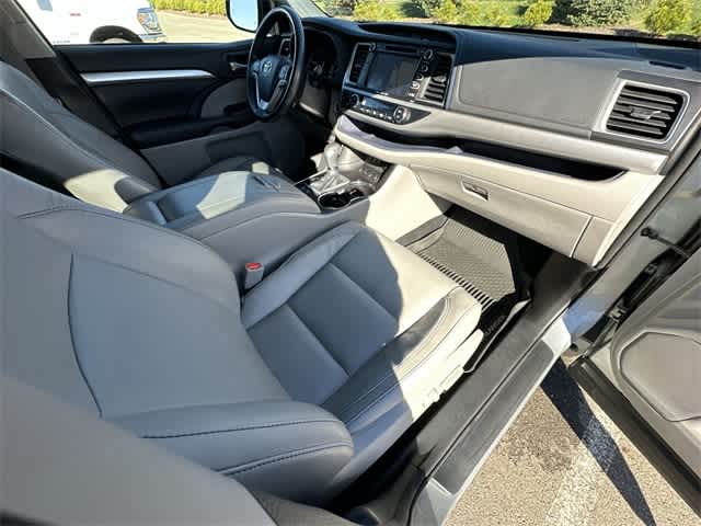 Thumbnail: 2018 Toyota Highlander - 23