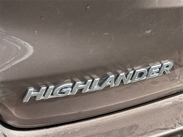 Thumbnail: 2017 Toyota Highlander - 21